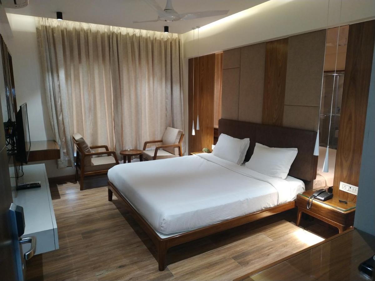 Hotel Florence นานเดด ภายนอก รูปภาพ