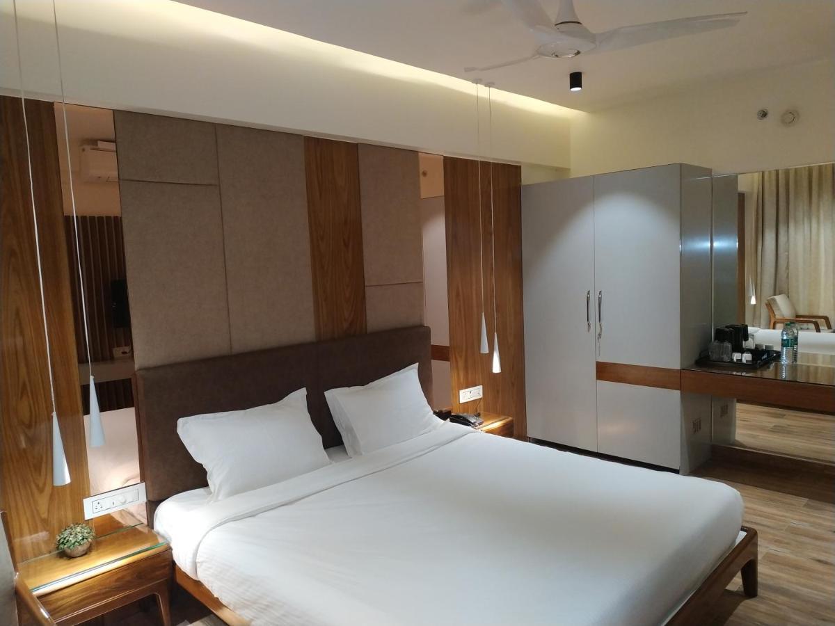 Hotel Florence นานเดด ภายนอก รูปภาพ